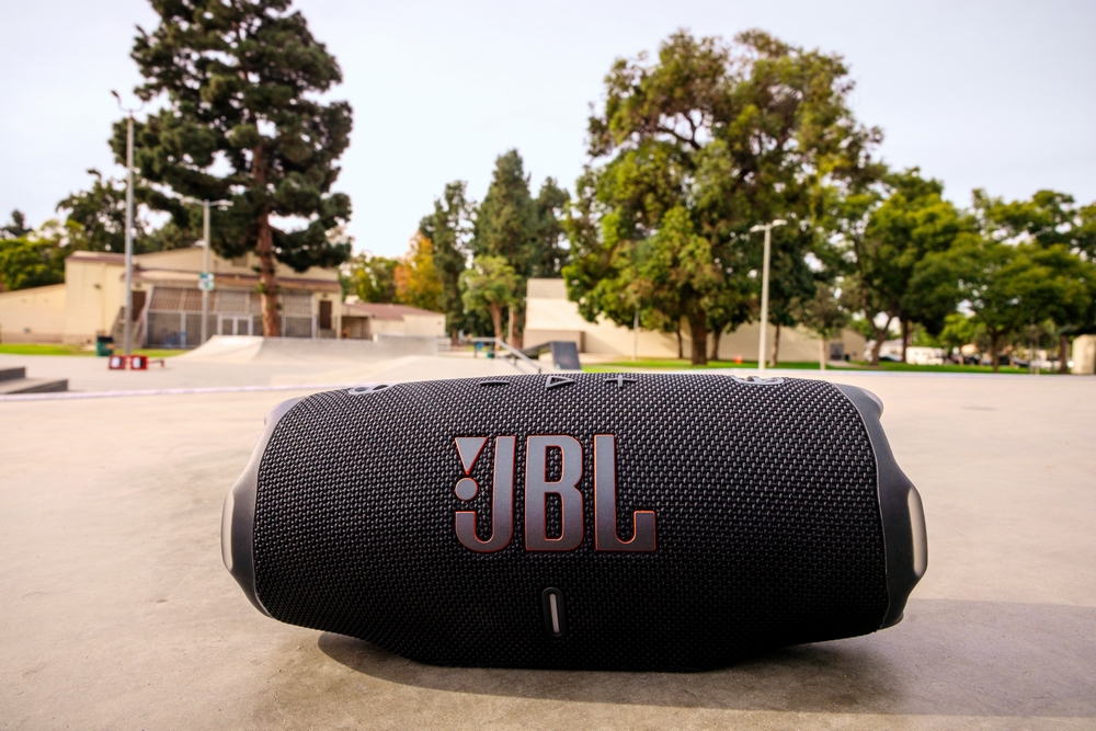 Портативна акустика JBL Charge 6 Squad (JBLCHARGE6SQUAD) (7106536)