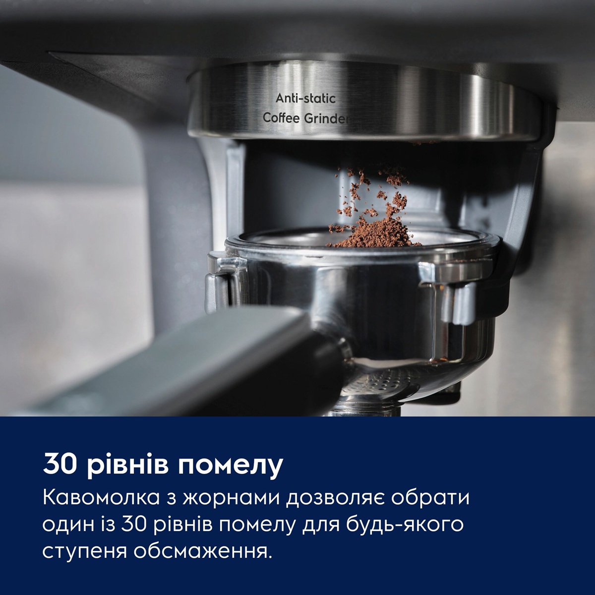 Кавоварка еспрессо ELECTROLUX E8EC1-8BP, чорна