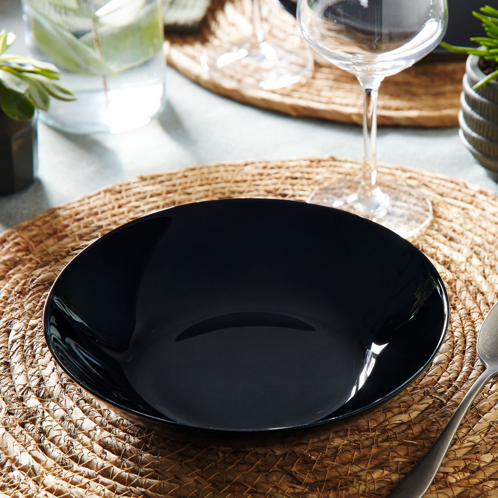 Тарілка LUMINARC ZELIE BLACK /20 см / суп. (V7146)