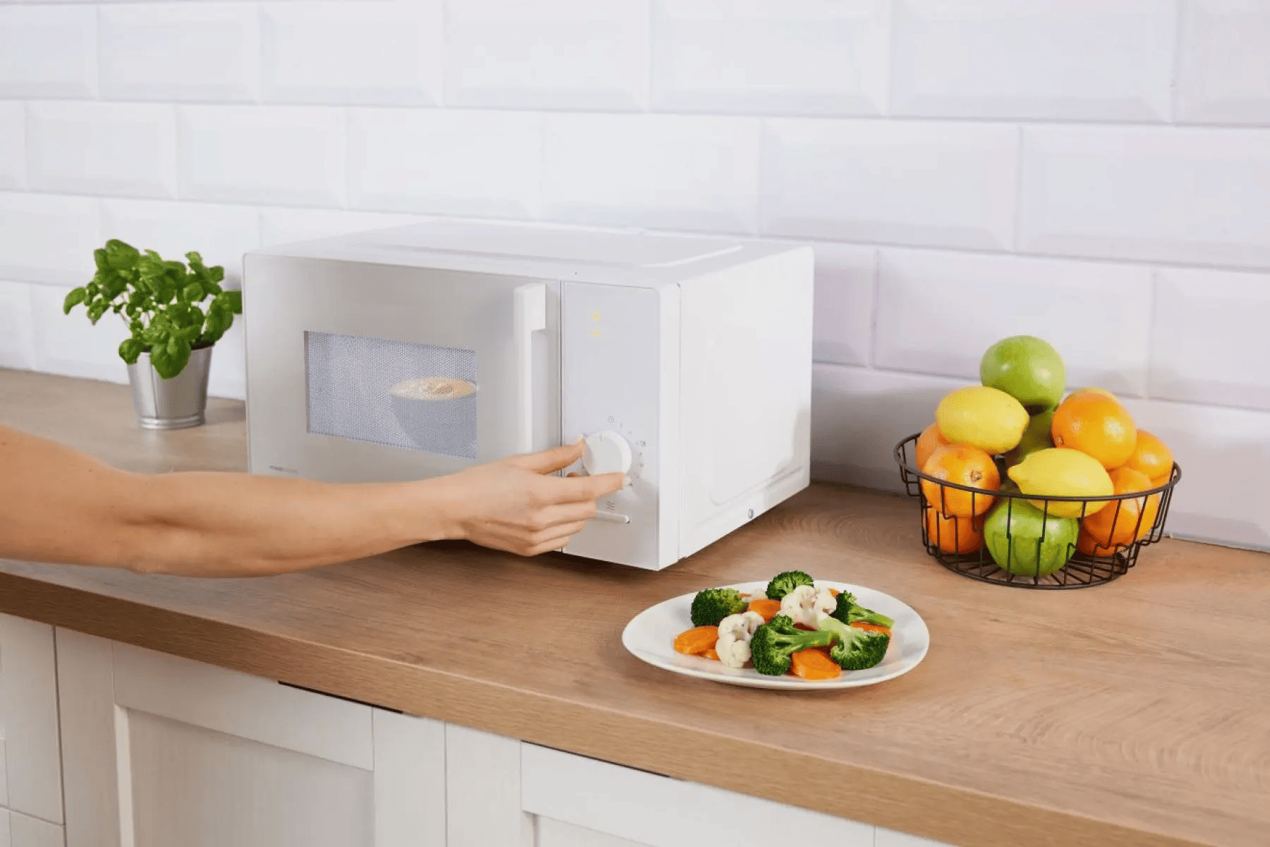 Мікрохвильова піч GORENJE MO20E1W15