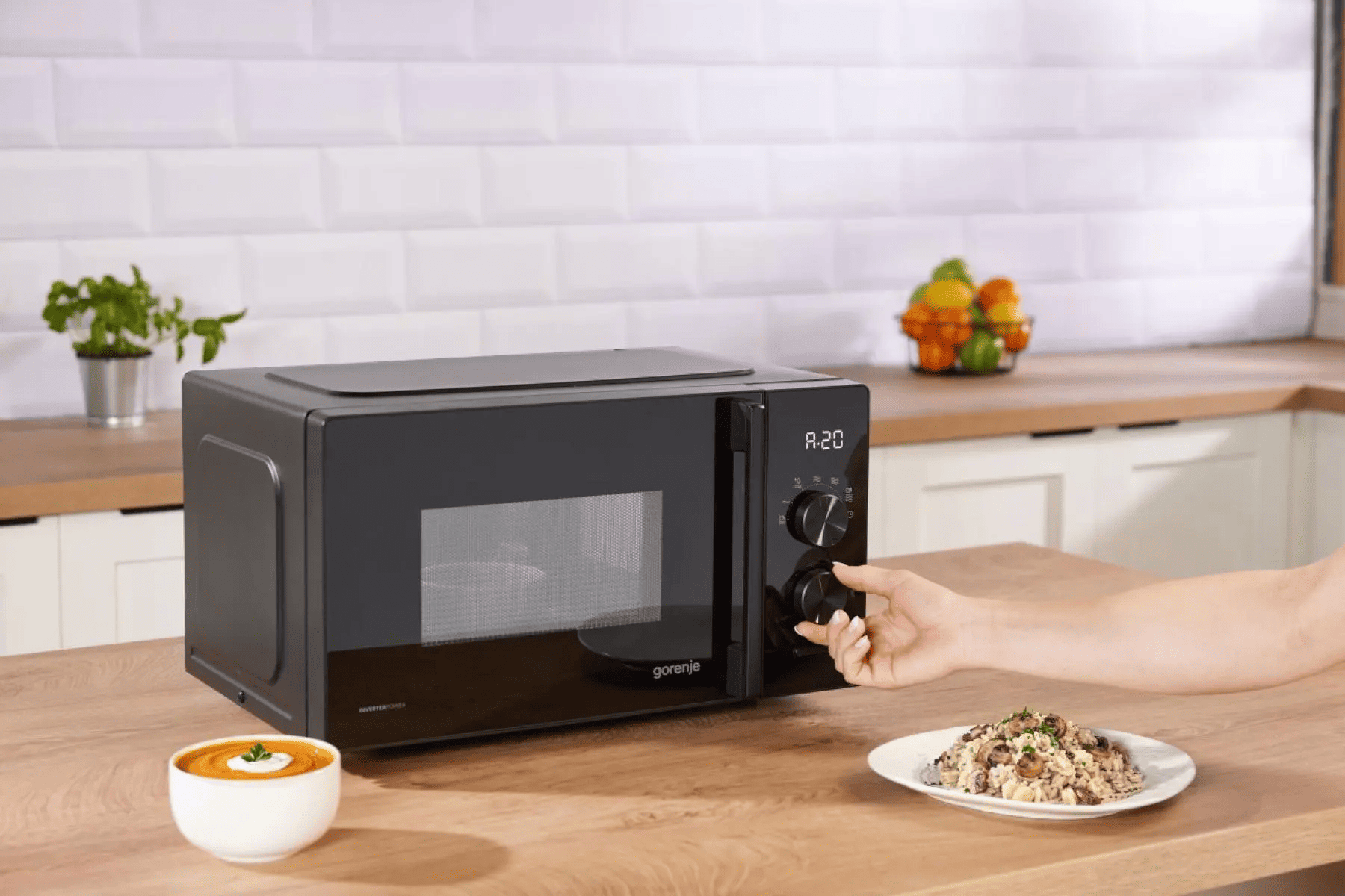 Мікрохвильова піч GORENJE MO20AE1B5