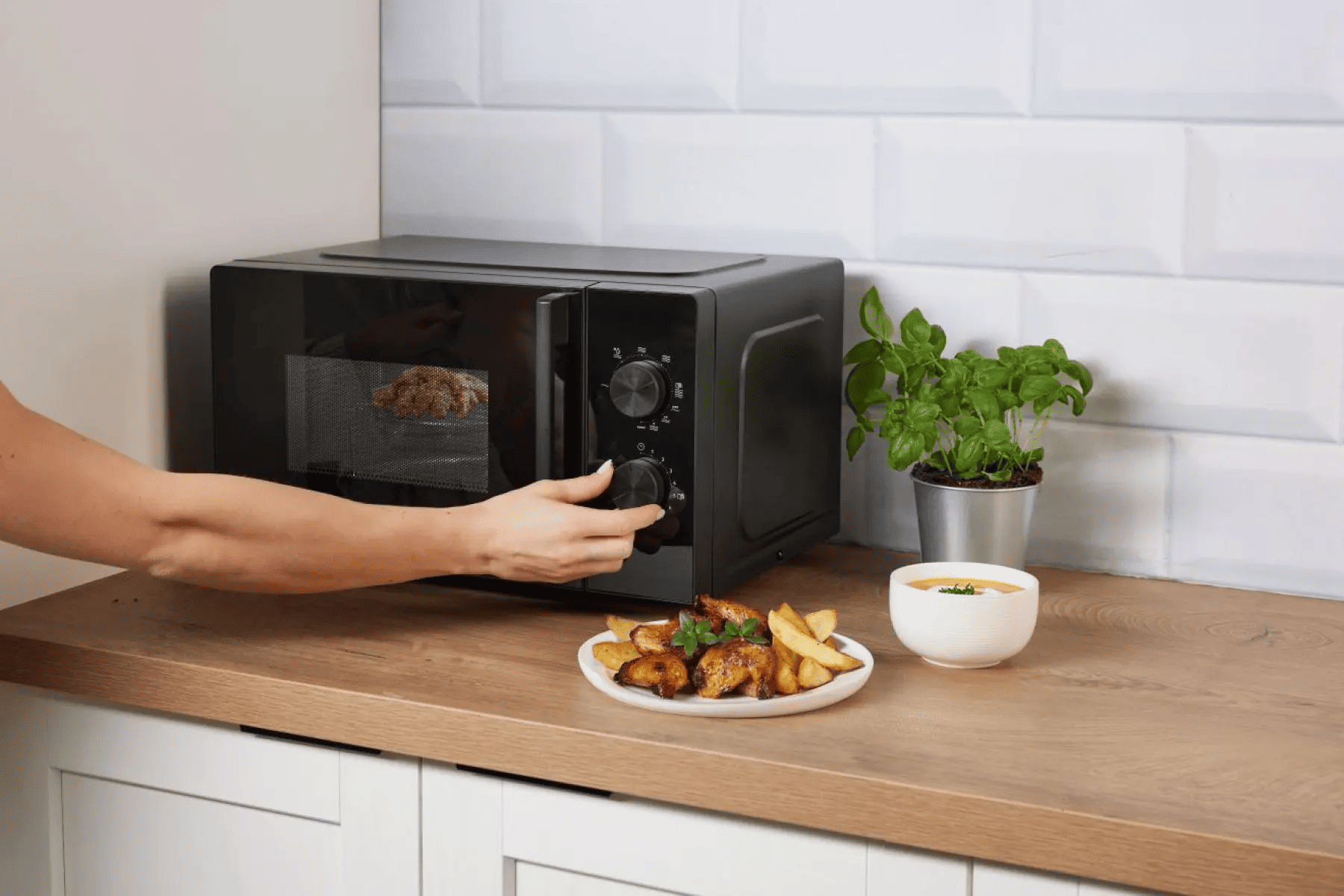 Мікрохвильова піч GORENJE MO20E2B5